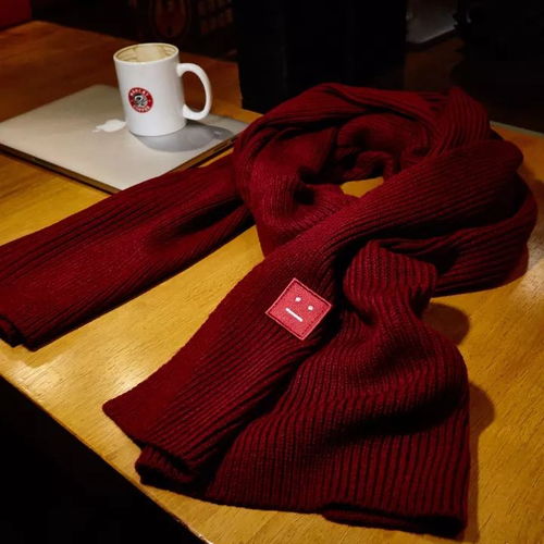 雙十二必入：Acne Studios 爆款笑臉裝飾羊毛針織圍巾，三色隨心搭附贈(zèng)精美手提袋