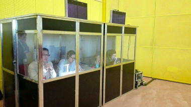 鄭州翻譯服務(wù)全解析 專業(yè)翻譯、導覽與同傳設(shè)備一站式解決方案